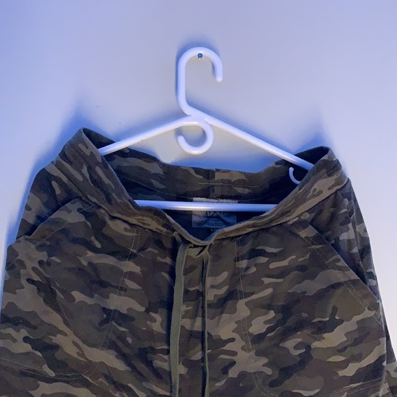 Men’s Camo Shorts - Picture 2 of 2